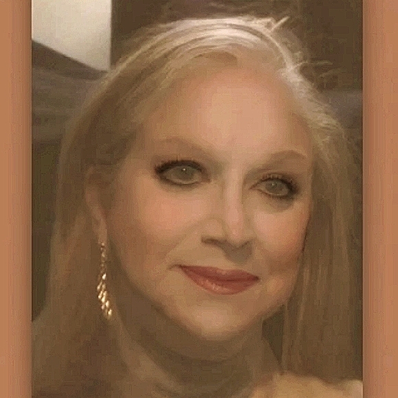 Meet your Posher, Cora - Picture 2 of 5